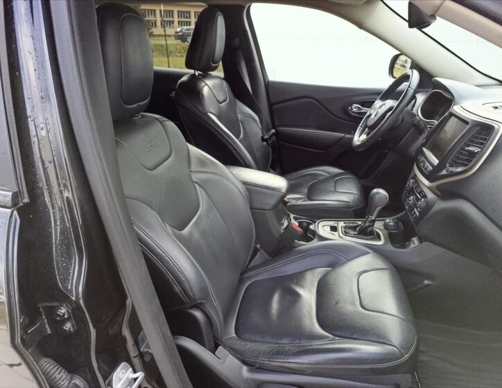 Jeep Cherokee SUV 3,2 l 200 kw