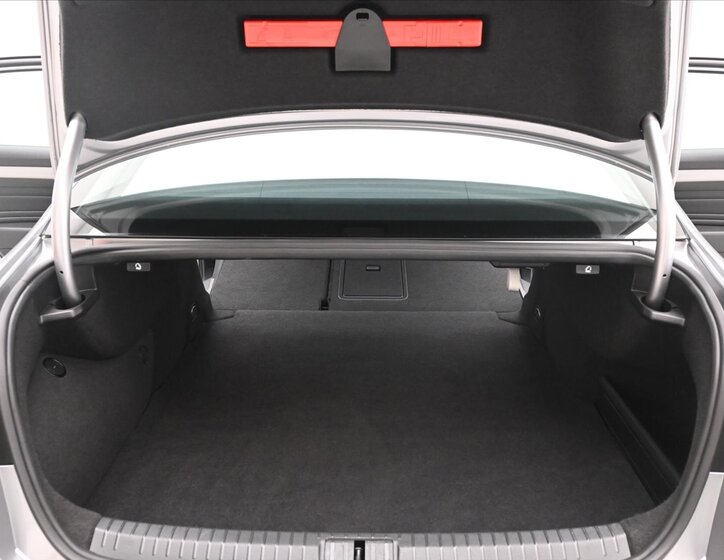 Volkswagen Passat Sedan / Limuzína 1,4 l 115 kw