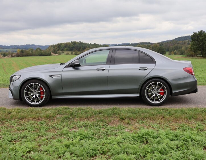 Mercedes-Benz Třídy E Sedan 4,0 l 450 kw