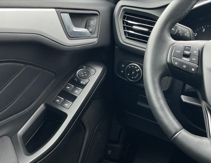 Ford Focus Kombi 999,0 92 kw