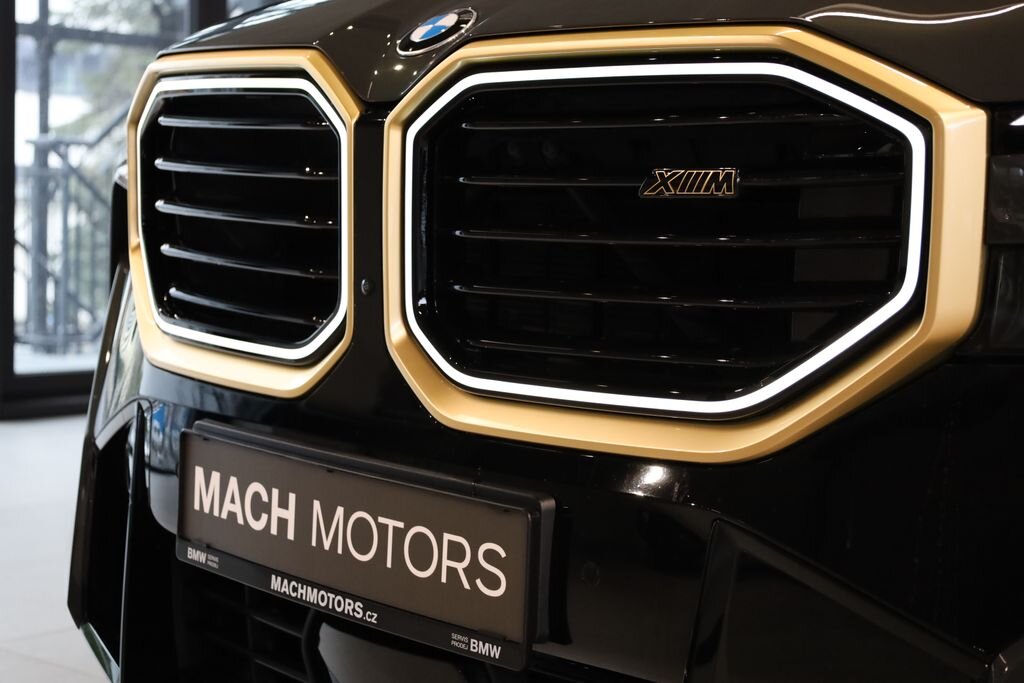 BMW XM SUV / Terénní 4,4 l 480 kw