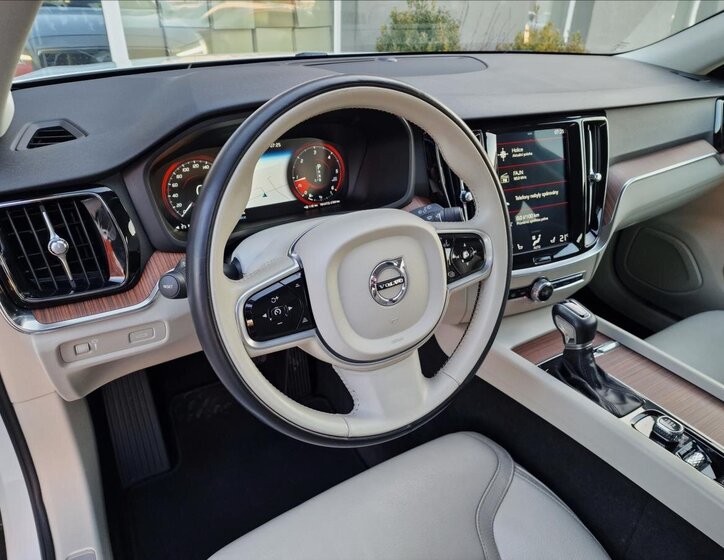 Volvo V60 Kombi 2,0 l 140 kw