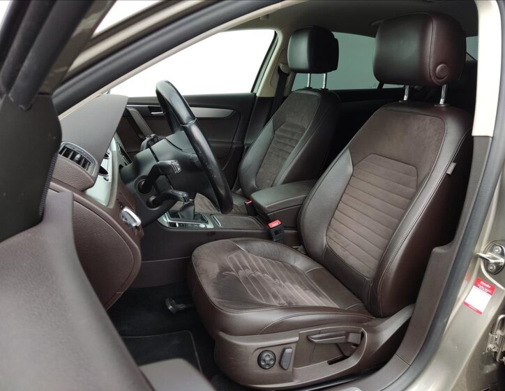 Volkswagen Passat Sedan / Limuzína 2,0 l 130 kw