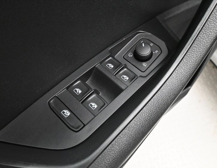 Škoda Karoq SUV 999,0 81 kw