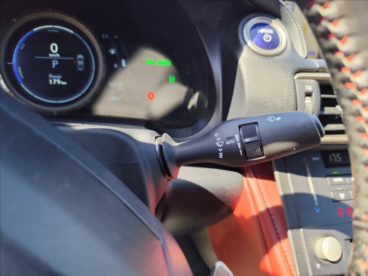 Lexus RC 300h Kupé 2,5 l 133 kw