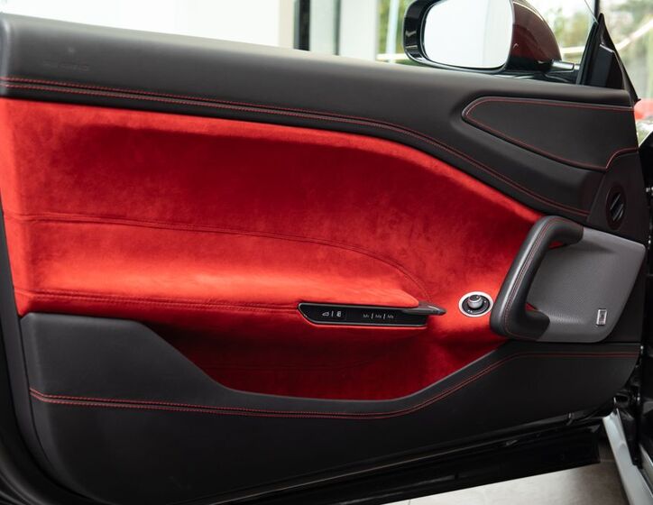 Ferrari GTC4 Lusso 10