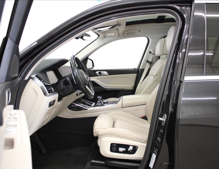 BMW X7 SUV / Terénní 3,0 l 195 kw