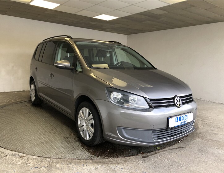 Volkswagen Touran 1