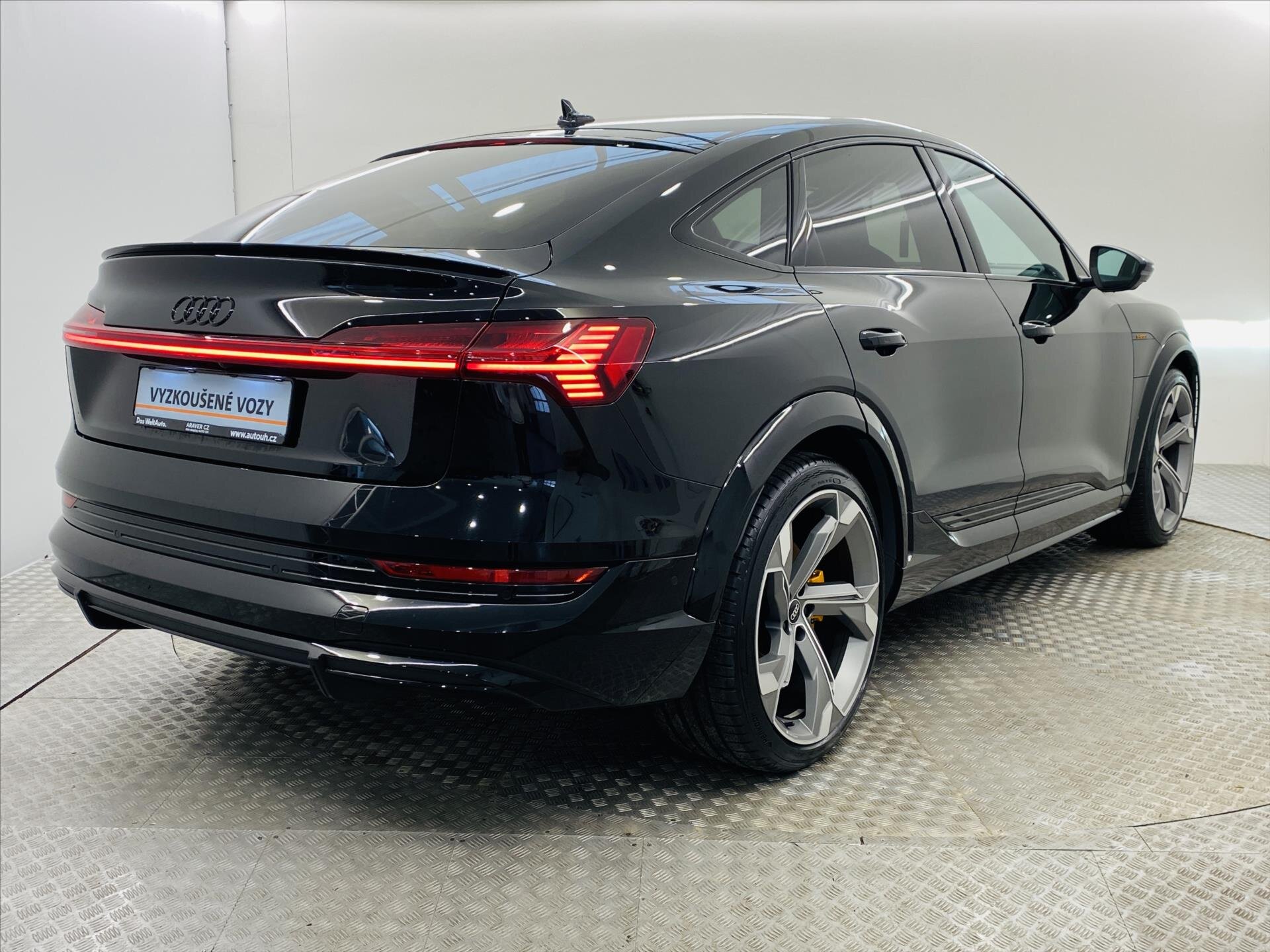 Audi e-tron SUV 0,0 370 kw