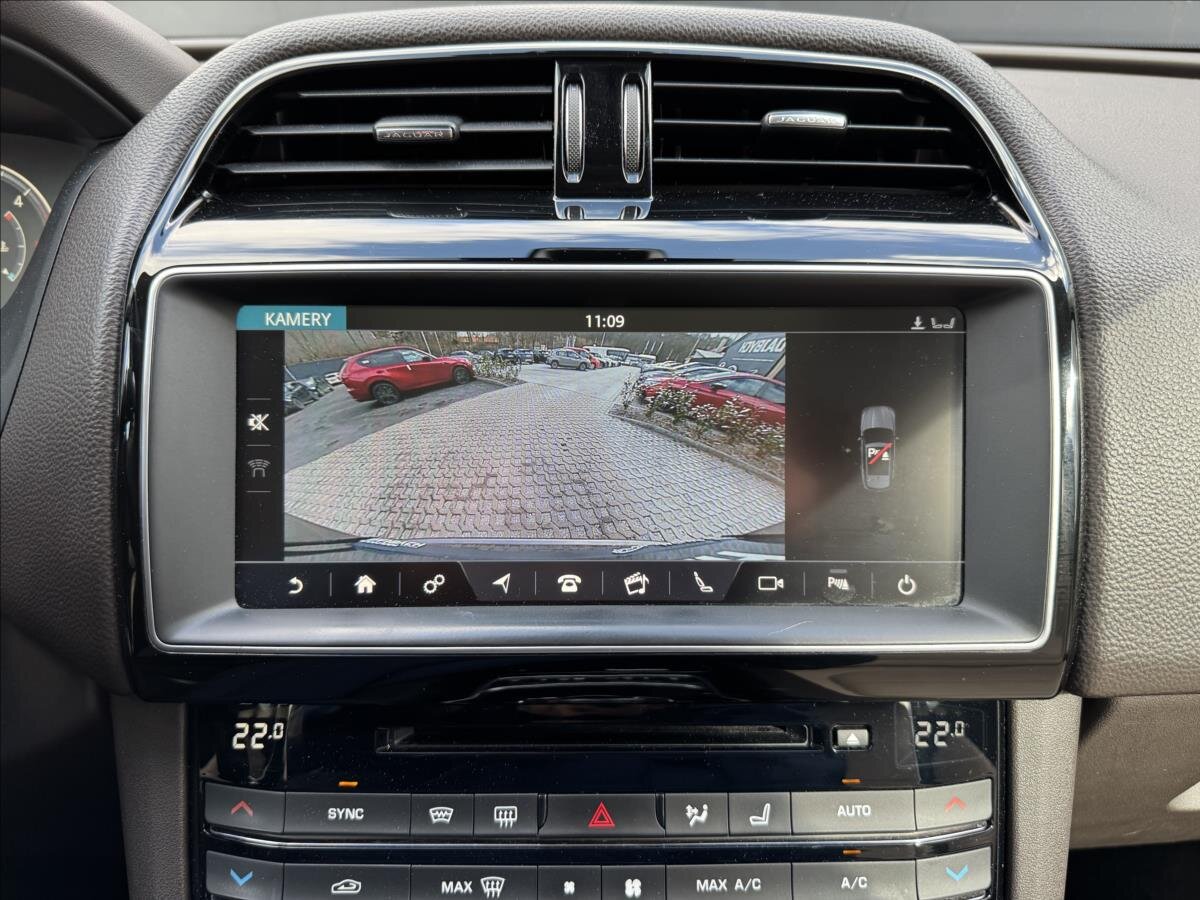 Jaguar F-Pace SUV 2,0 l 132 kw