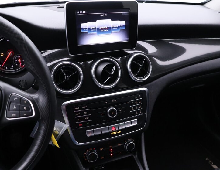 Mercedes-Benz CLA Kombi 1,5 l 80 kw