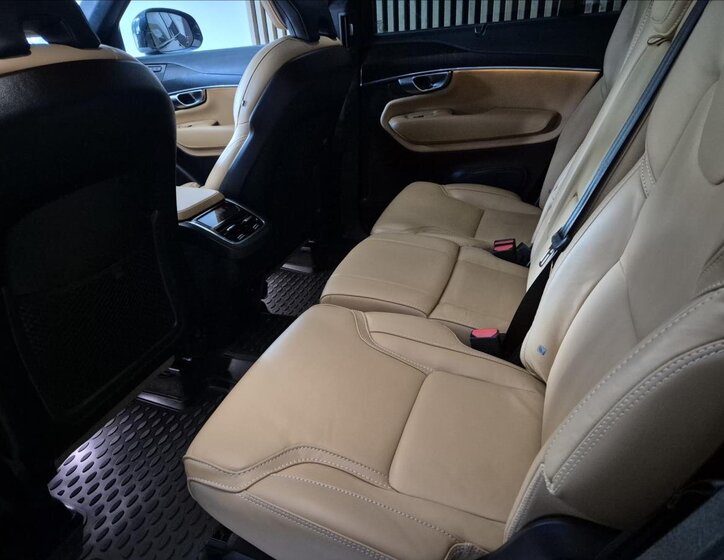 Volvo XC90 SUV / Terénní 2,0 l 180 kw