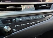 Lexus ES 300h Sedan / Limuzína 2,5 l 131 kw