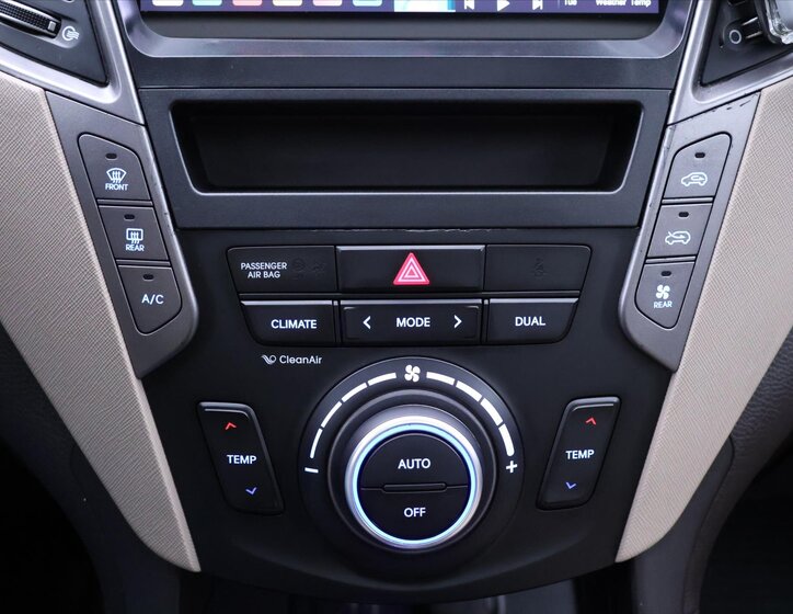 Hyundai Grand Santa Fe 24