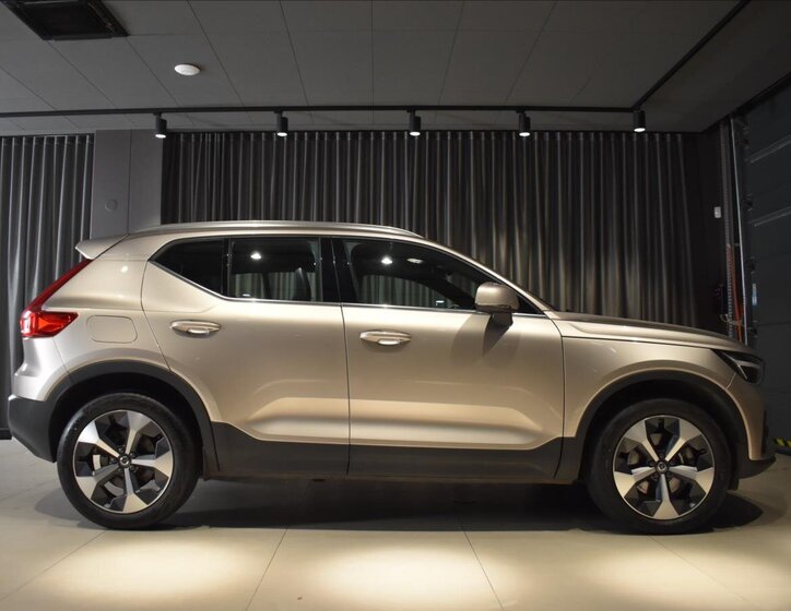 Volvo XC40 SUV / Terénní 2,0 l 145 kw