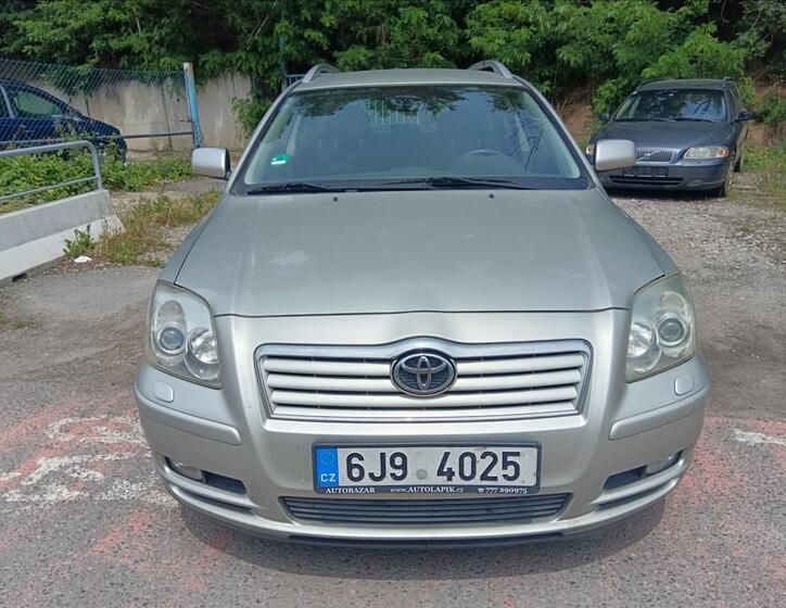Toyota Avensis 2