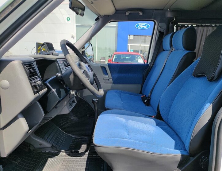 Volkswagen Transporter Kombi 2,5 l 75 kw