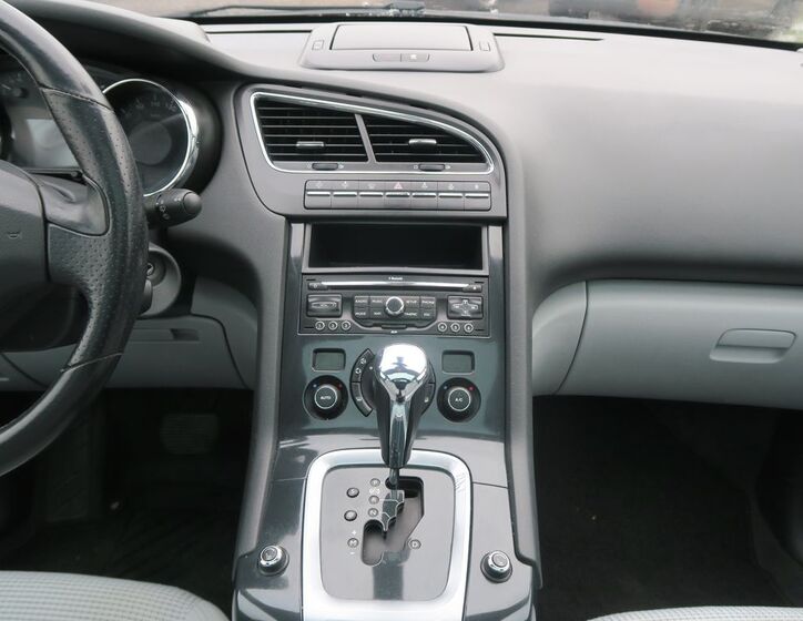 Peugeot 5008 MPV 2,0 l 120 kw