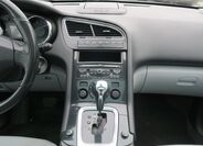 Peugeot 5008 MPV 2,0 l 120 kw