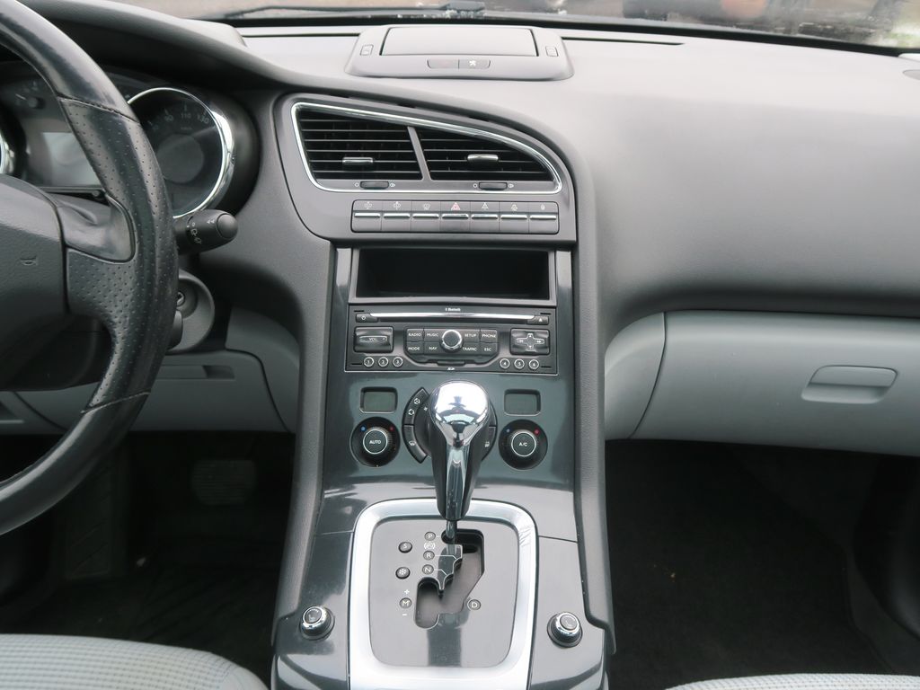 Peugeot 5008 MPV 2,0 l 120 kw