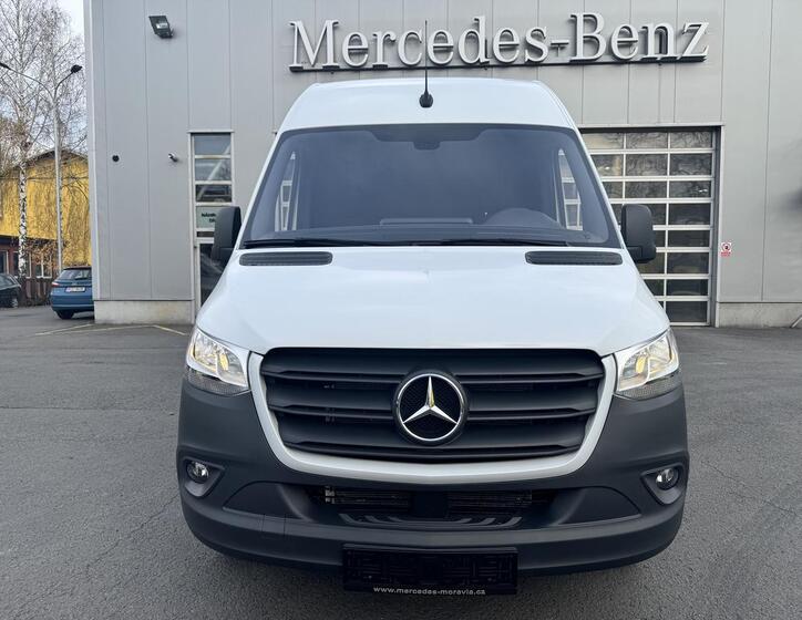 Mercedes-Benz Sprinter 8