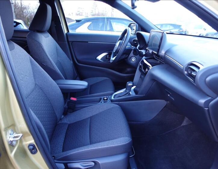 Toyota Yaris Cross 12