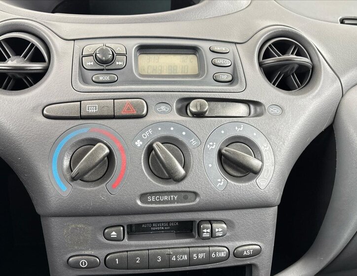 Toyota Yaris Hatchback 998,0 50 kw