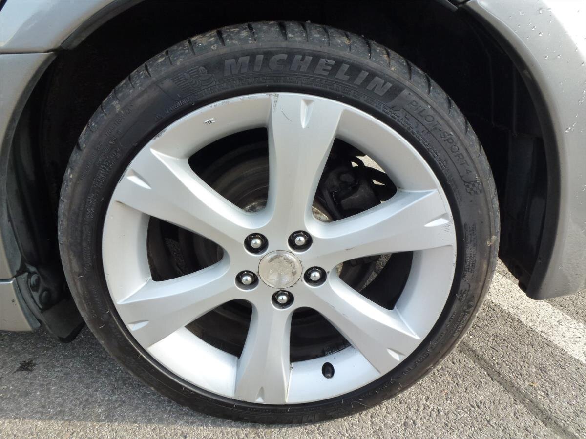 Subaru Legacy Kombi 2,0 l 121 kw