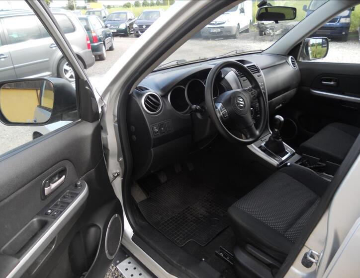 Suzuki Grand Vitara 11