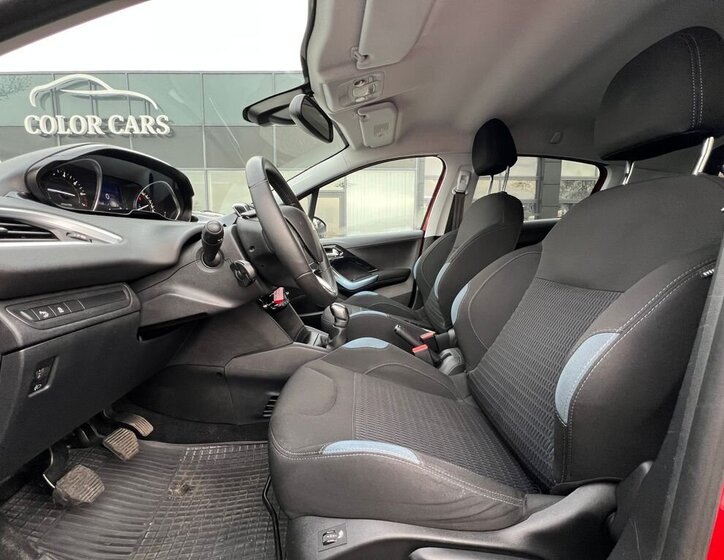 Peugeot 208 8