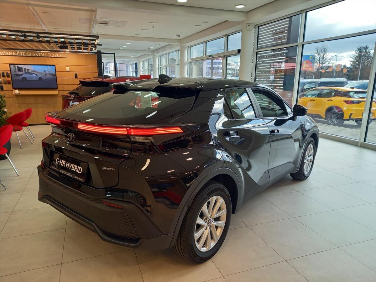 Toyota C-HR SUV 1,8 l 103 kw