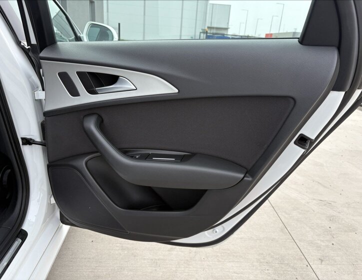 Audi A6 Sedan / Limuzína 3,0 l 160 kw