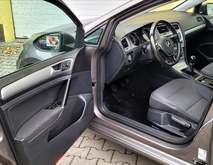 Volkswagen Golf Kombi 1,6 l 81 kw