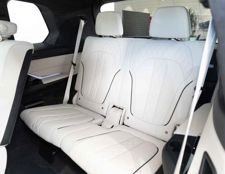 BMW X7 23