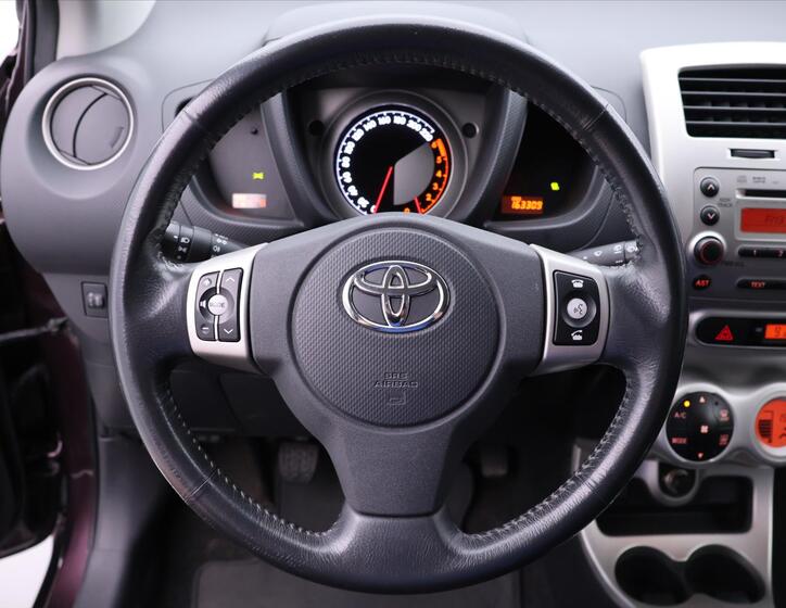 Toyota Urban Cruiser 14