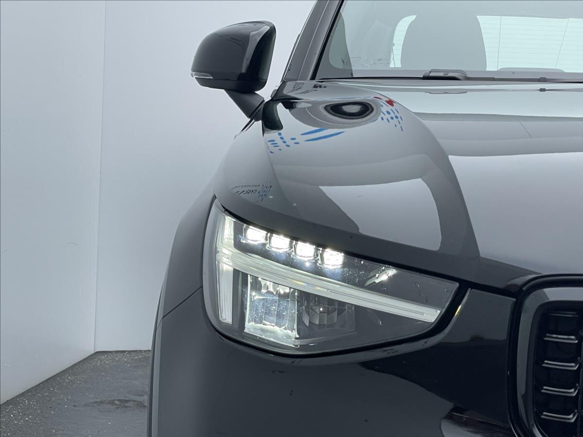Volvo XC40 SUV / Terénní 2,0 l 145 kw