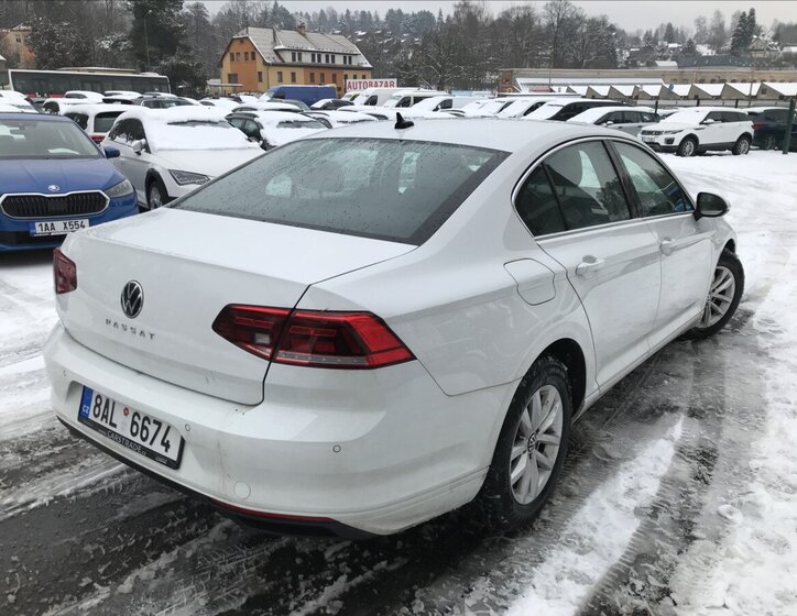 Volkswagen Passat Sedan 1,5 l 110 kw
