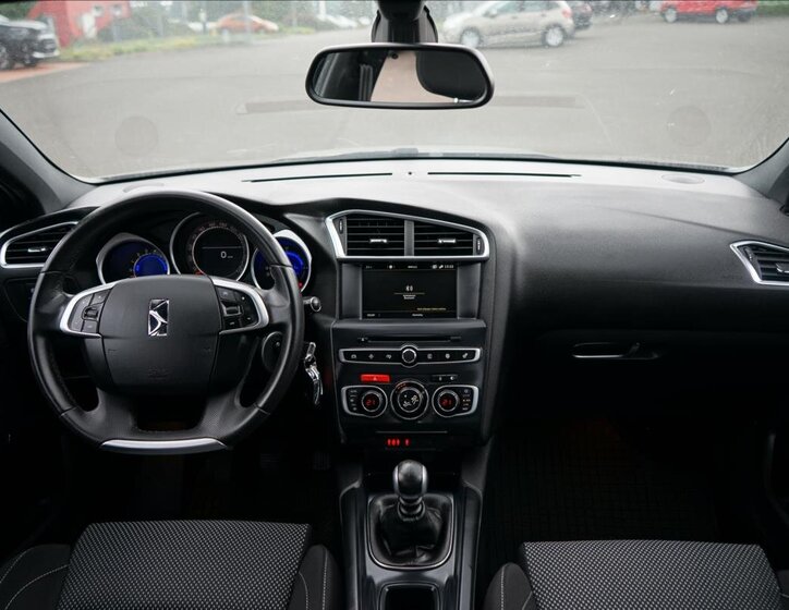 DS Automobiles DS4 8