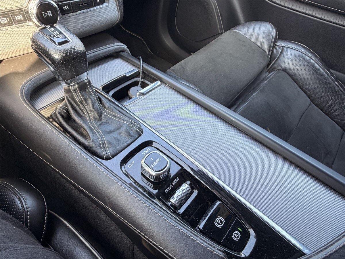 Volvo XC90 SUV / Terénní 2,0 l 173 kw