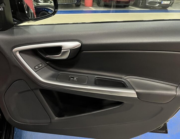 Volvo V60 Kombi 2,4 l 140 kw