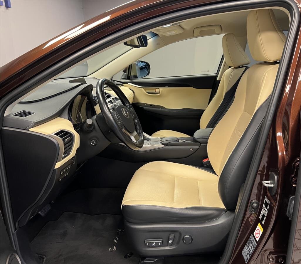 Lexus NX 300h SUV 2,5 l 145 kw