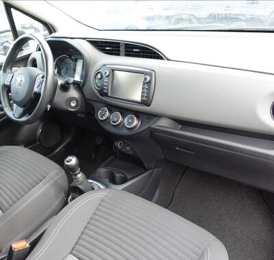 Toyota Yaris 30