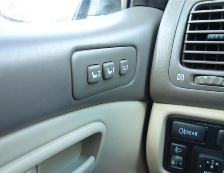 Toyota Land Cruiser 38