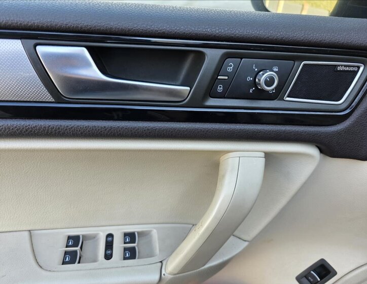 Volkswagen Touareg SUV / Terénní 4,1 l 250 kw