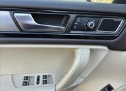 Volkswagen Touareg SUV / Terénní 4,1 l 250 kw