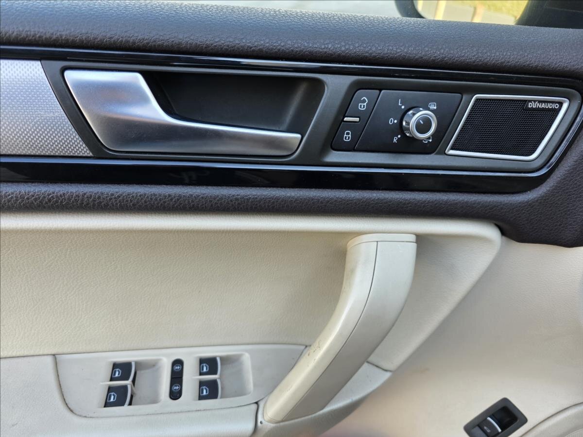 Volkswagen Touareg SUV / Terénní 4,1 l 250 kw