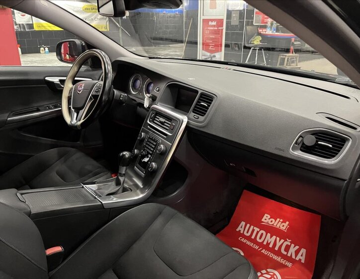 Volvo V60 Kombi 2,0 l 120 kw