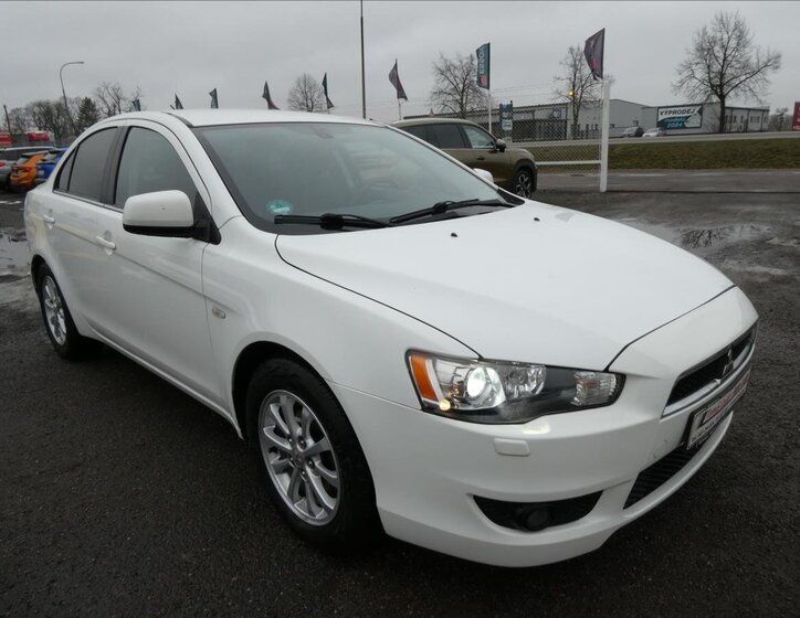 Mitsubishi Lancer 1