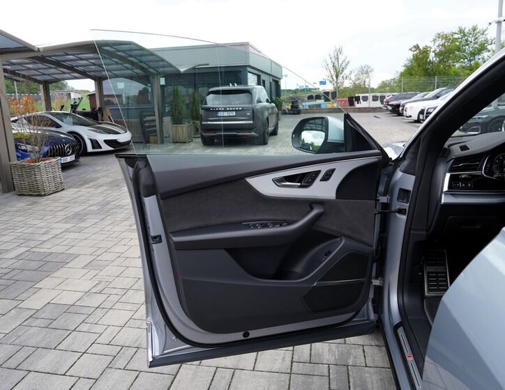 Audi Q8 SUV / Terénní 3,0 l 250 kw