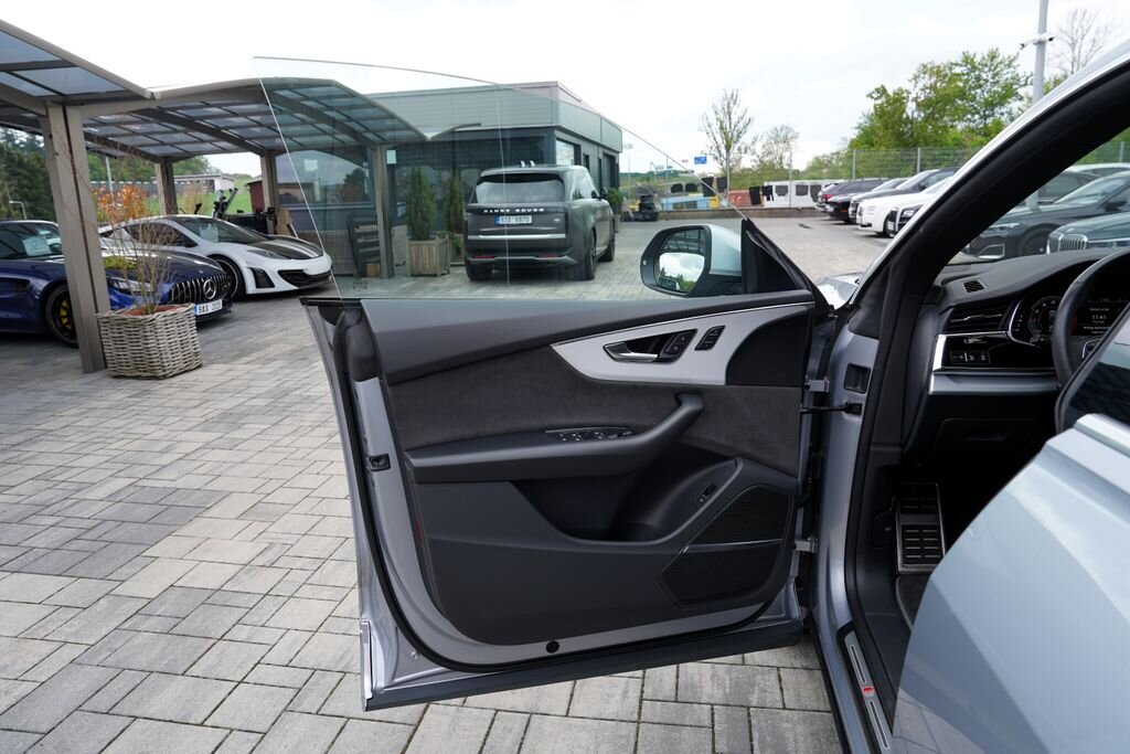 Audi Q8 SUV / Terénní 3,0 l 250 kw